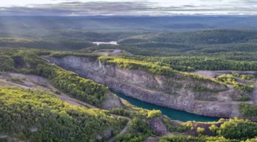 اكتشاف صادم مياه عميقة عمرها 2.6 مليار سنة تحت الأرض